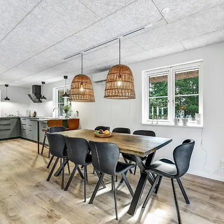 בית נופש 3 Bedroom Lovely In *
