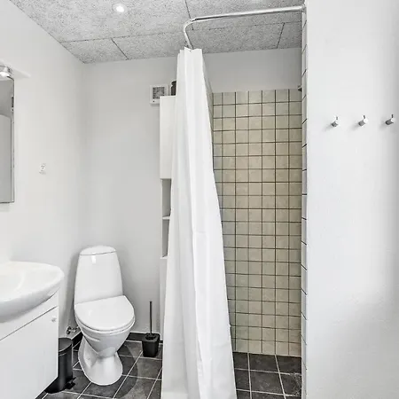 3 Bedroom Lovely In בלבאנד