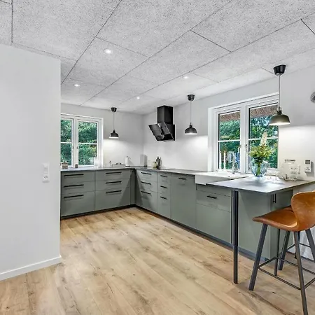 בית נופש 3 Bedroom Lovely In *